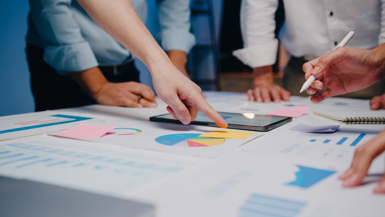 Hotel furniture supplier reviews Turkey — procurement team reviewing supplier evaluation data and performance charts before production order decision